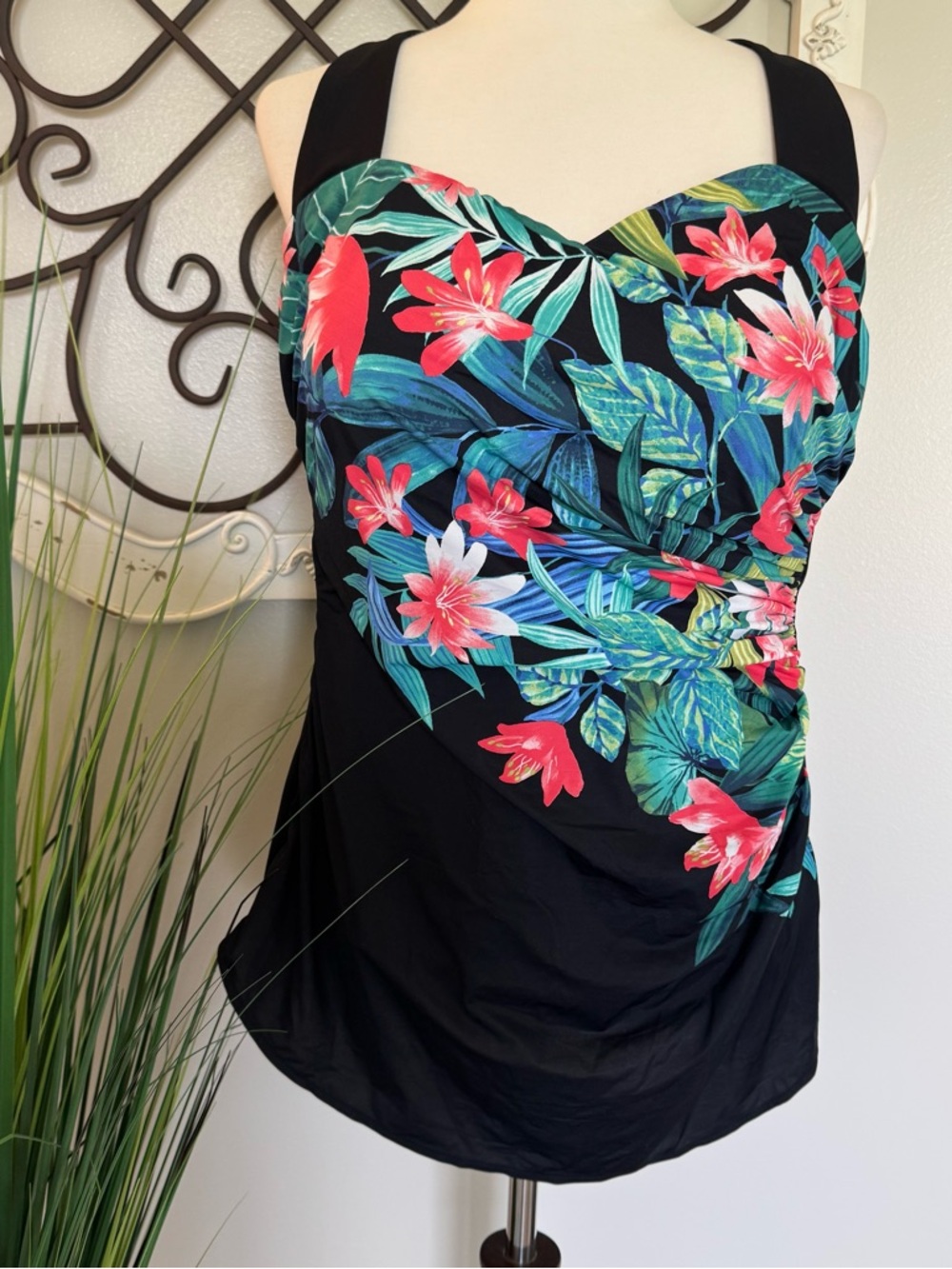 LANDS’ END Size 18W Floral Black One Piece Swimsuit